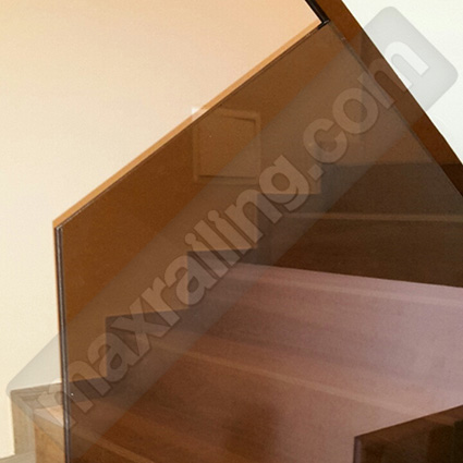 Стъклен парапет